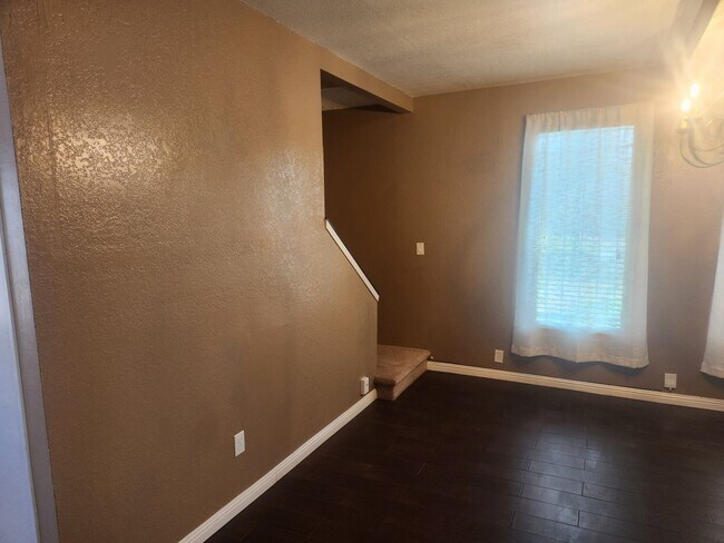 Foto del edificio - 3 bedrooms 2 bathrooms Downtown Riverside ...
