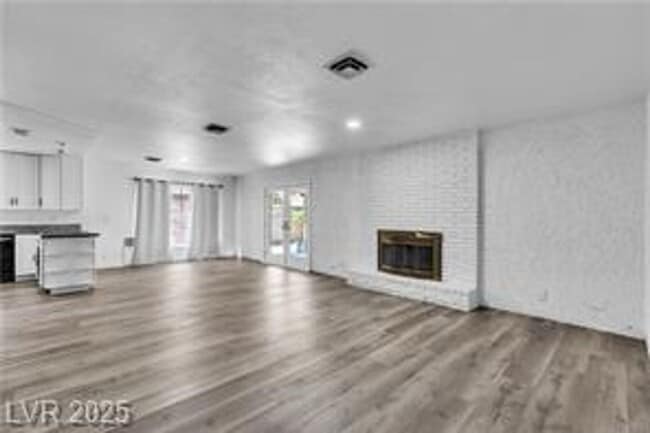 Foto del edificio - Spacious Single Story Home Near Sahara/Eas...