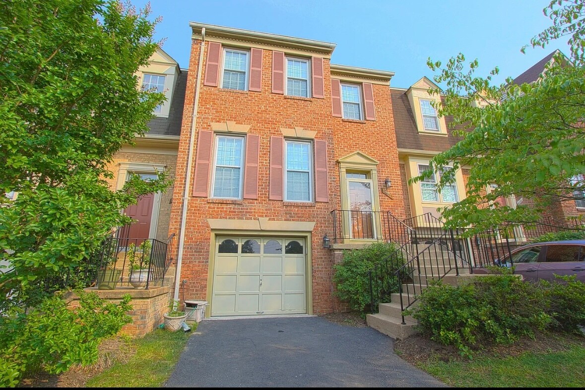 4004 Nicholas Ct, Fairfax, VA 22033 Townhome Rentals in Fairfax VA