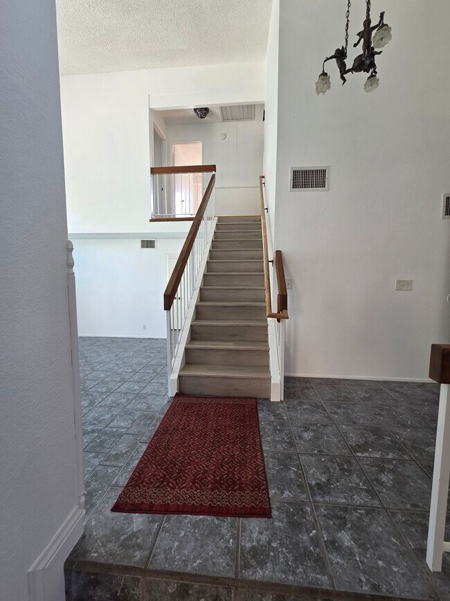 Foto del edificio - Rent ready! Beautiful 4 Bedroom 3 bath poo...