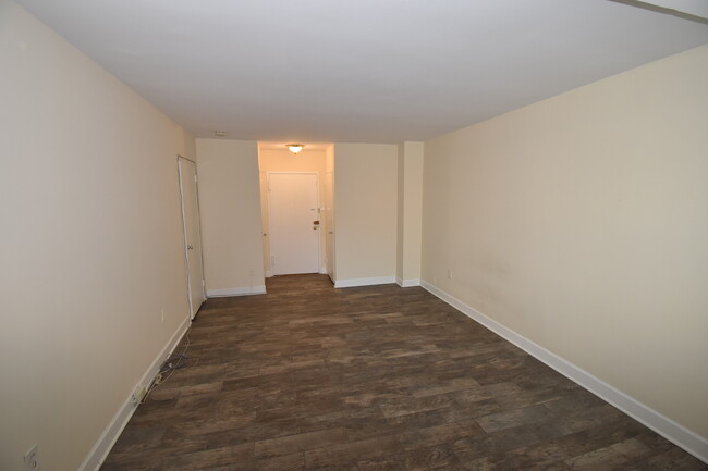 Building Photo - River Place #714-E