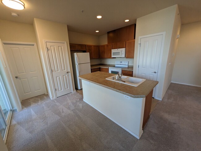 Foto del edificio - 2030 Garry Oaks Ave