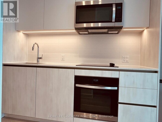 Photo du bâtiment - 5858 Yonge St