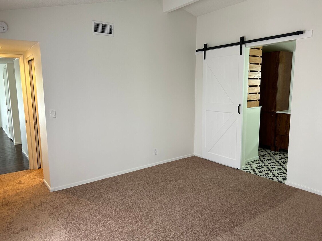 Foto principal - Rossmoor Home for rent. 3 bedrooms 2 baths.