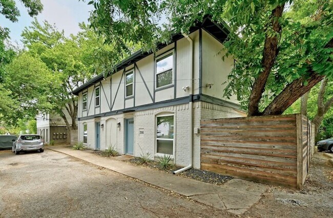 Foto del edificio - 3511 Alpine Cir