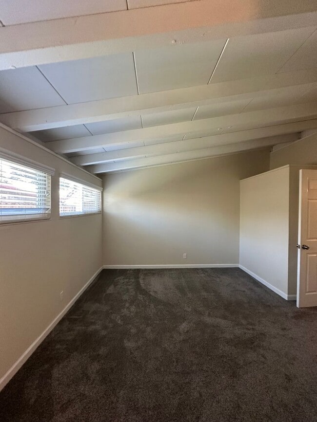 Foto del edificio - Sunnyvale, 3 bedroom, 2 bath, ready for mo...