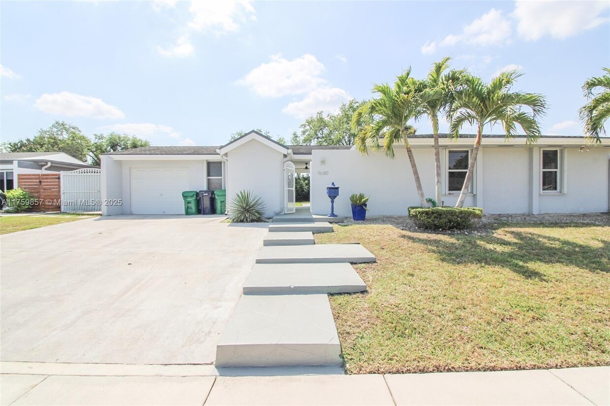 Foto principal - 9680 SW 77th St