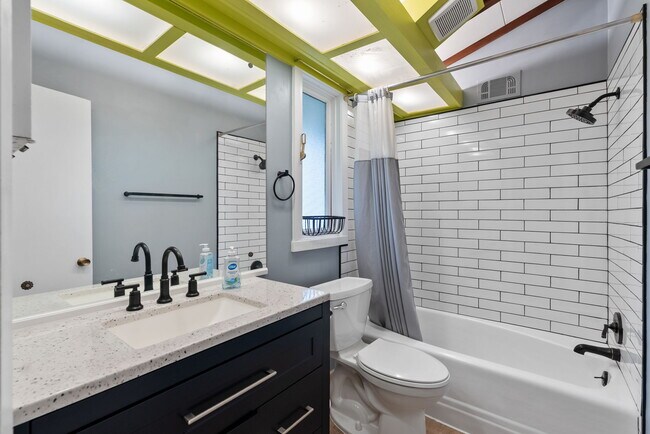 Foto del edificio - 103 Robinall Dr