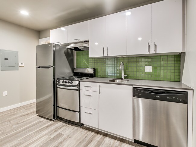 Foto del edificio - 2501 N Blackwelder Ave