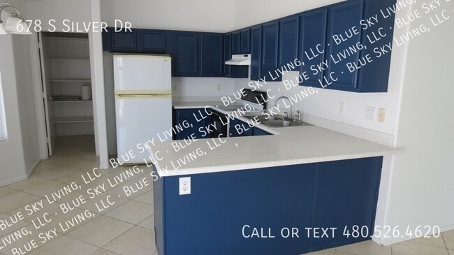 Foto del edificio - 678 S Silver Dr