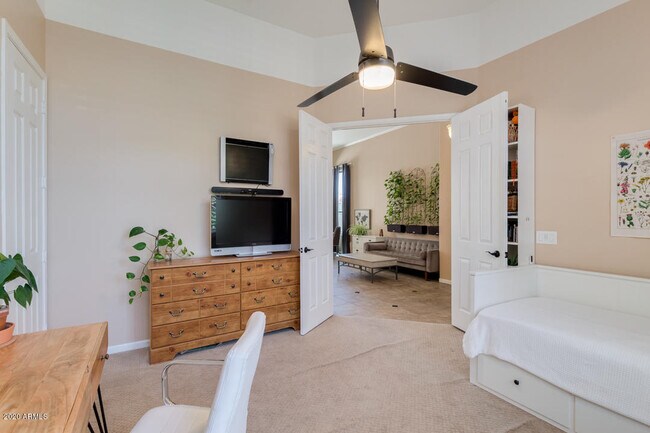 Foto del edificio - 22435 N 49th Pl
