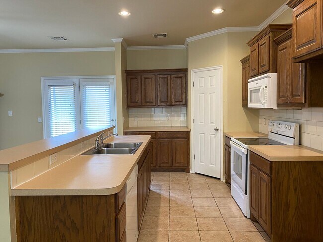 Building Photo - 3 Bed, 2 Bath NW OKC Home with Large Maste...