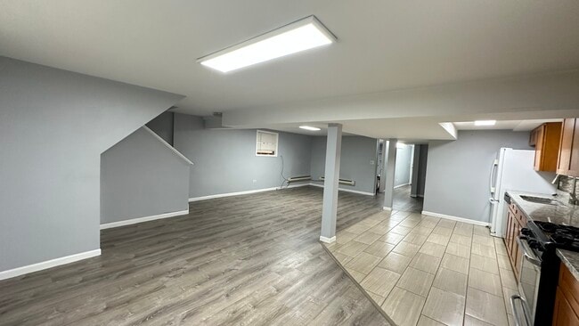 Building Photo - 5407 N Sawyer Ave