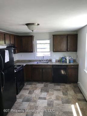 Building Photo - 827 Squires Ave