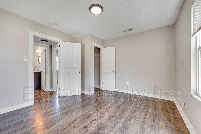 Foto del edificio - 1045B 57th St