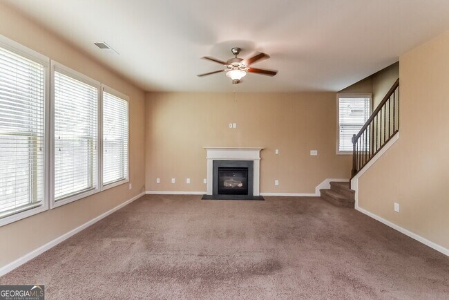 Foto del edificio - 928 Upland Ives Dr