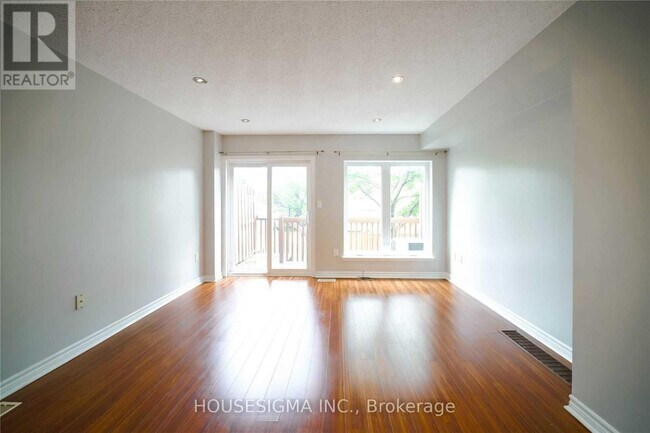 Building Photo - 80-80 Strathaven Dr