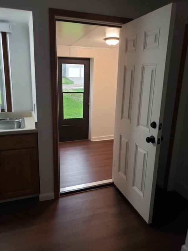 Building Photo - 3 Bed 1 Bath in Tomah, WI