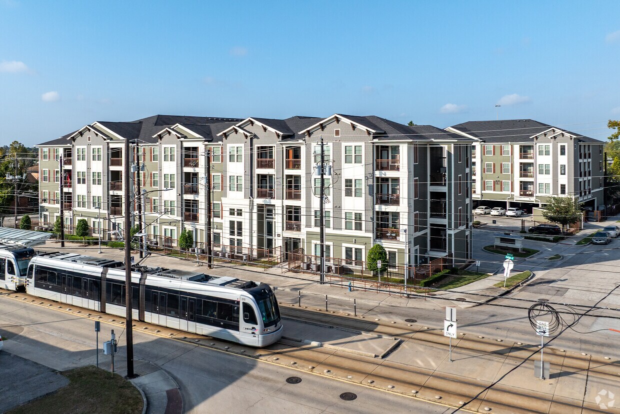 Primary Photo - Fulton Lofts