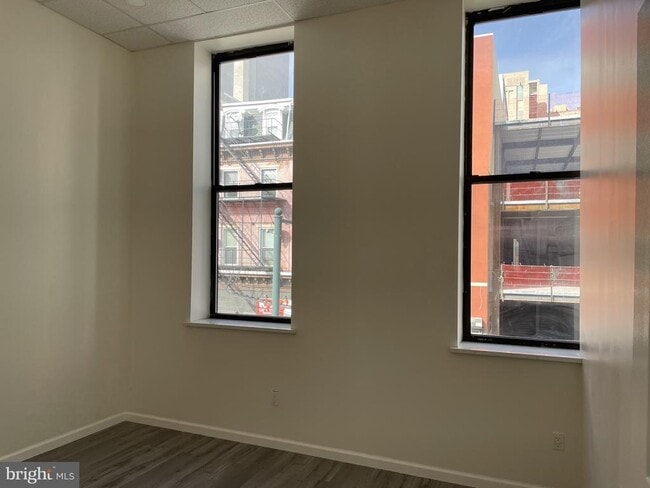 Building Photo - 910 Arch St