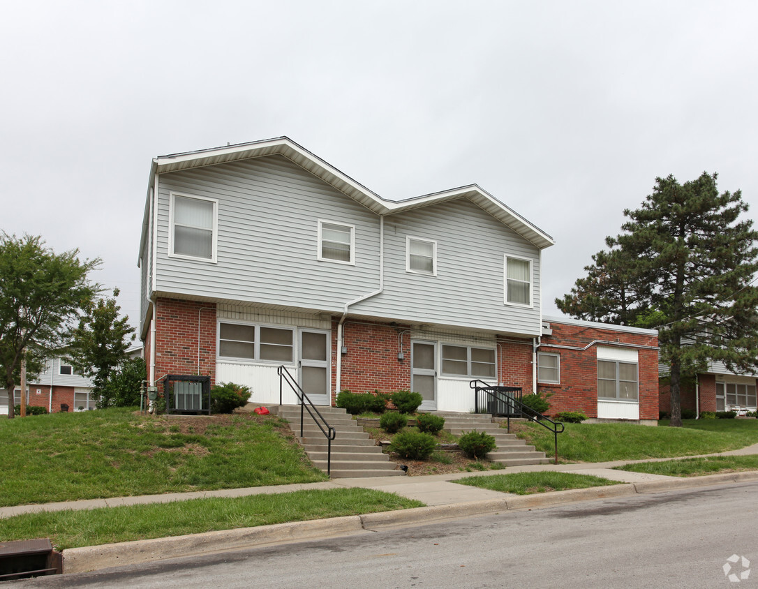 Primary Photo - West Bluff Townhomes