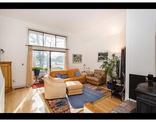 Building Photo - 457 Mt Auburn St