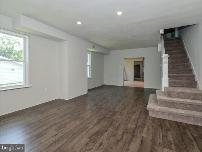 Building Photo - 3804 Louanna Ave