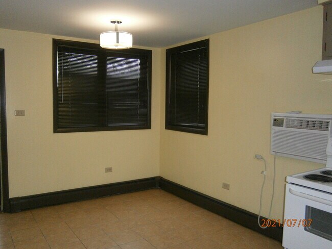 Foto del edificio - 1408 W 119th St