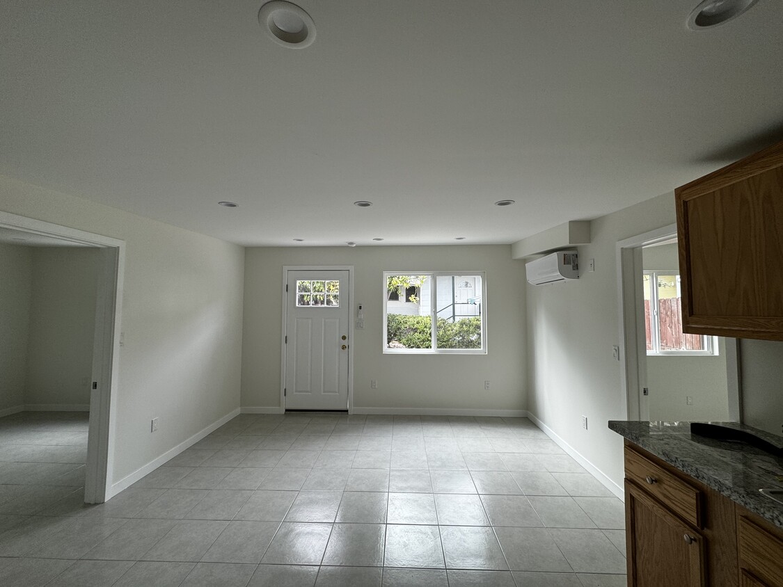 Living room - 1015 W 17th St