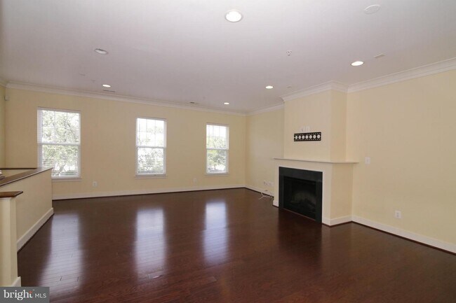 Foto del edificio - 3945 Old Dominion Blvd