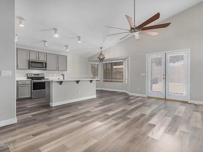 Foto del edificio - 17540 W Maui Ln