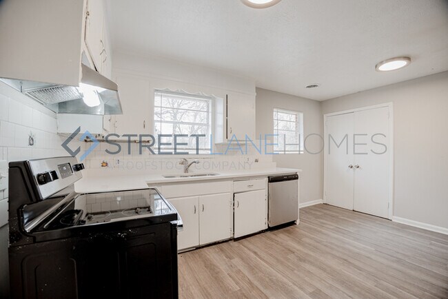 Foto del edificio - NOW OFFERING $250 OFF FIRST FULL MONTH IF ...