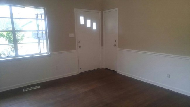 Building Photo - 119 5th Way