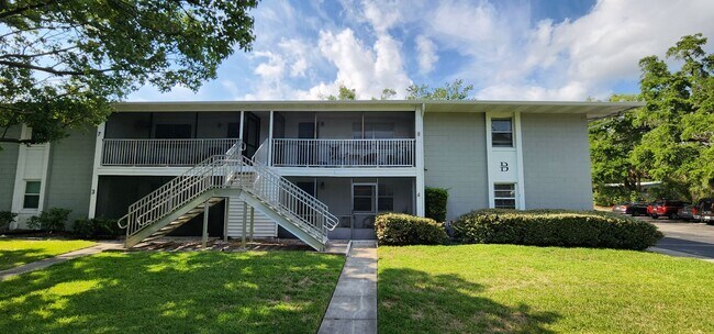 Foto del edificio - SANFORD: 2nd Floor Condo Sandlewood Villas