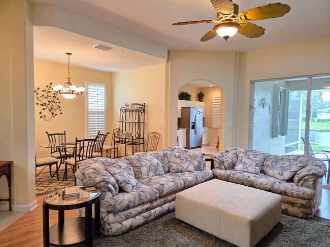 Foto del edificio - Beautifully Decorated Home~Turn Key~Commun...