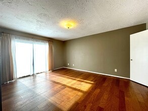 Building Photo - 2551 Coopers Post Ln