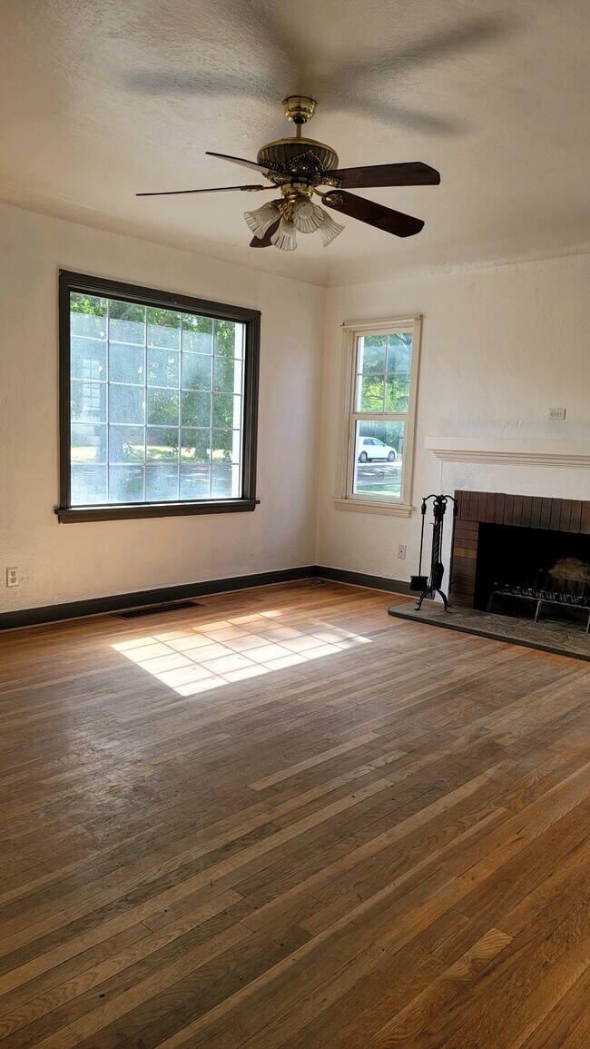 Building Photo - 143 Polk St