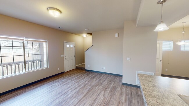 Foto del edificio - Ankeny 3 Bedroom Townhome Available April ...