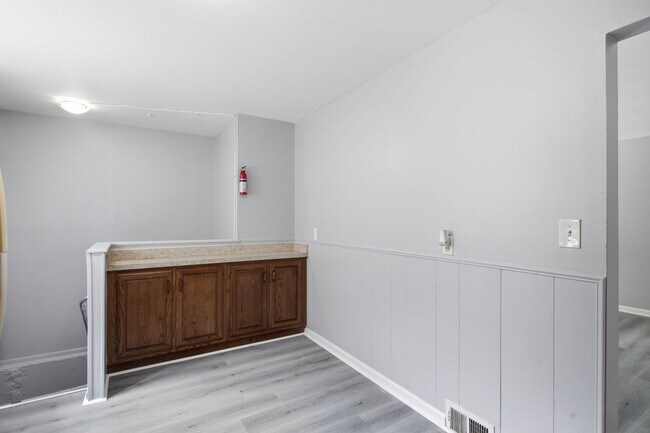Foto del edificio - SPECTACULAR 3 BED/1 BATH IN LOVELY LINCOLN PARK! APPLY NOW!