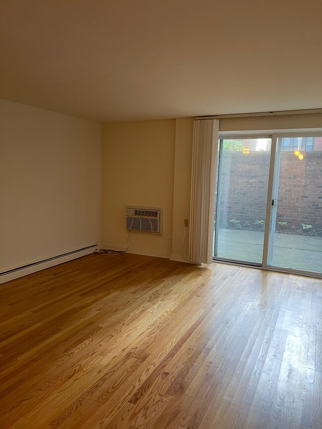 Building Photo - 3710 N Pine Grove Ave