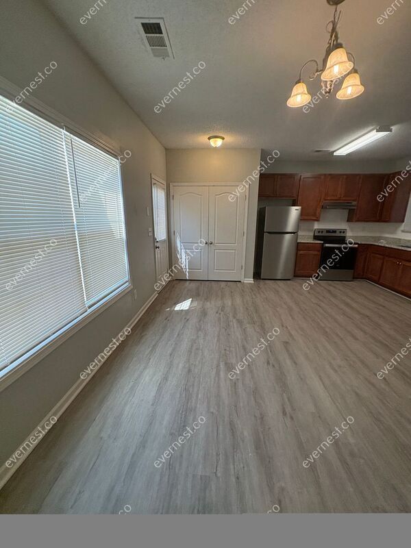 Foto del edificio - 8635 Thomas Ln