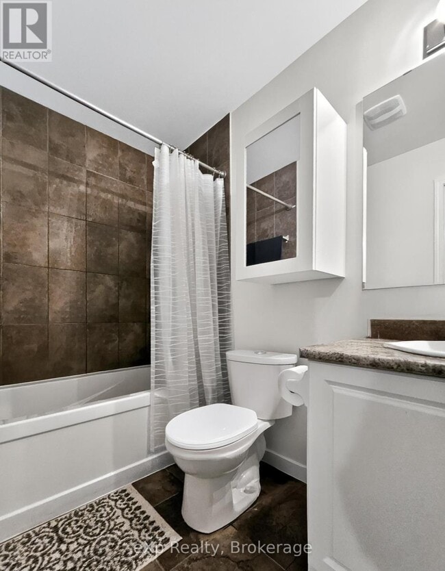 Photo du bâtiment - 135 Hardcastle Dr