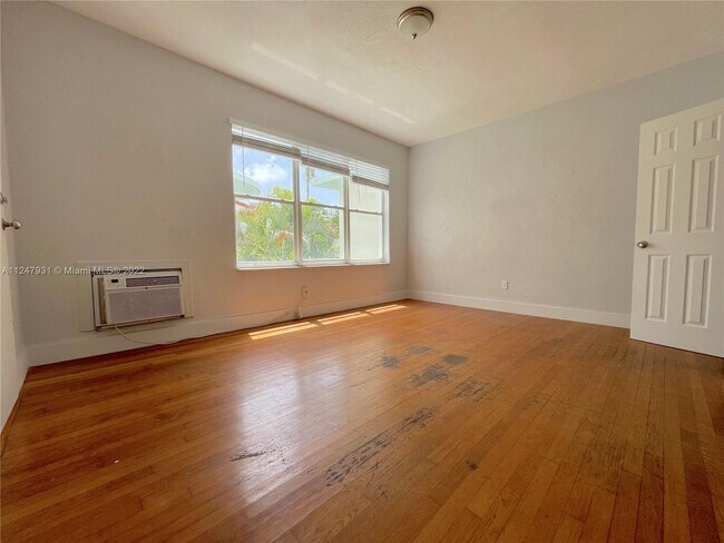 Foto del edificio - 319 W 28th St