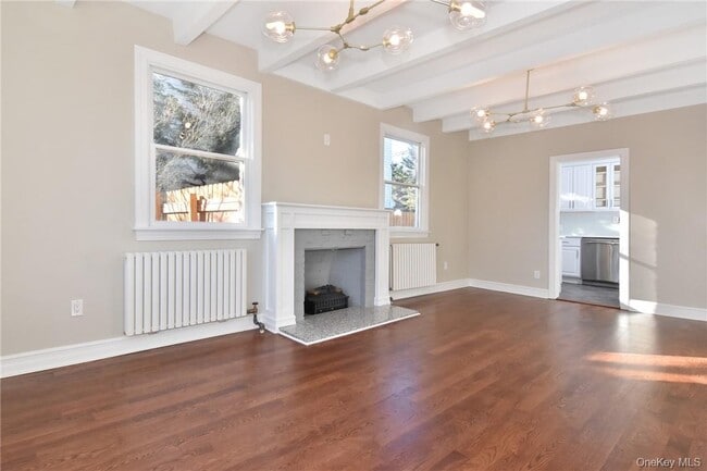 Building Photo - 19 Longmeadow Rd