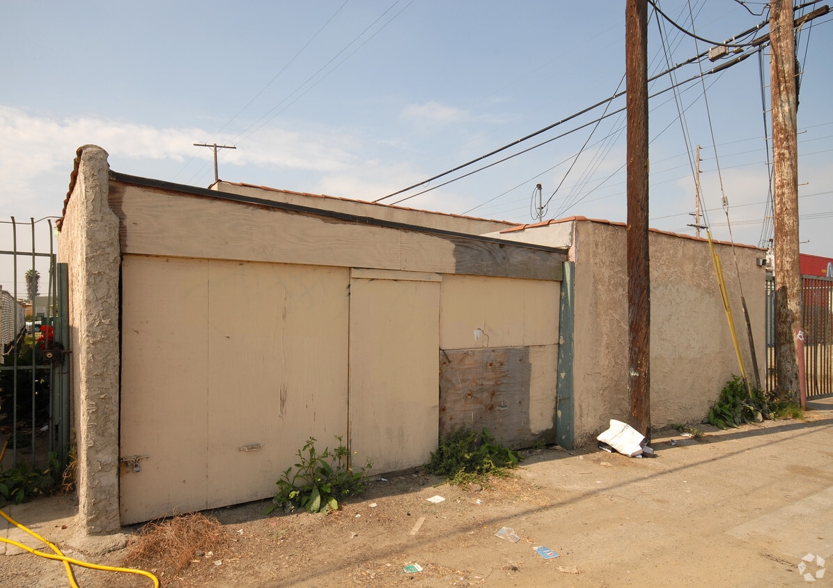 Building Photo - 1745 W 64th St