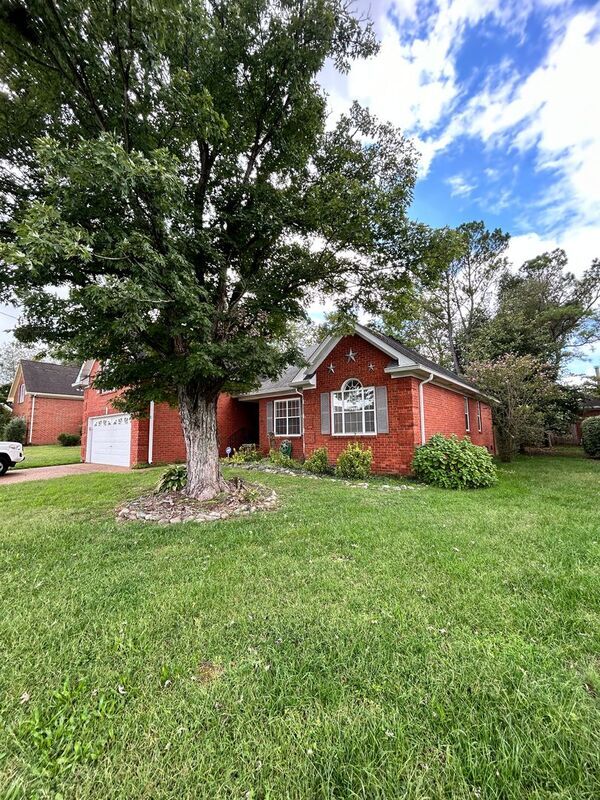 Foto del edificio - 4768 Crystal Brook Dr