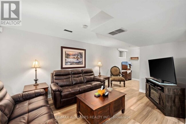 Building Photo - 4 ALICE Ave