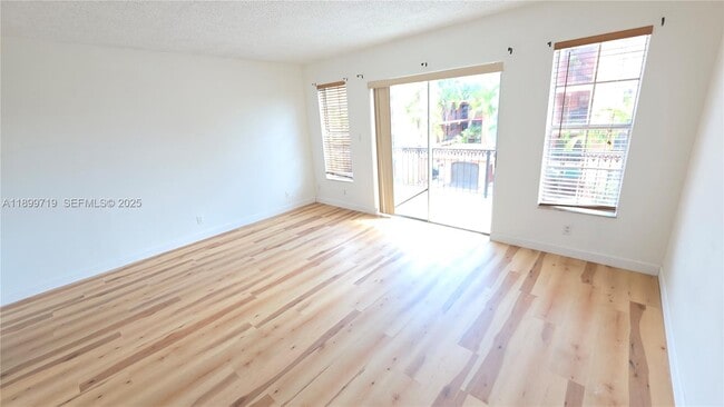 Foto del edificio - 650 Tennis Club Dr