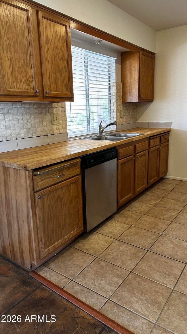 Building Photo - 14630 N Cameo Dr