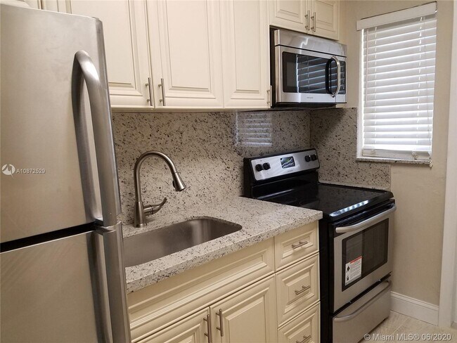 Foto del edificio - 3661 SW 11th St